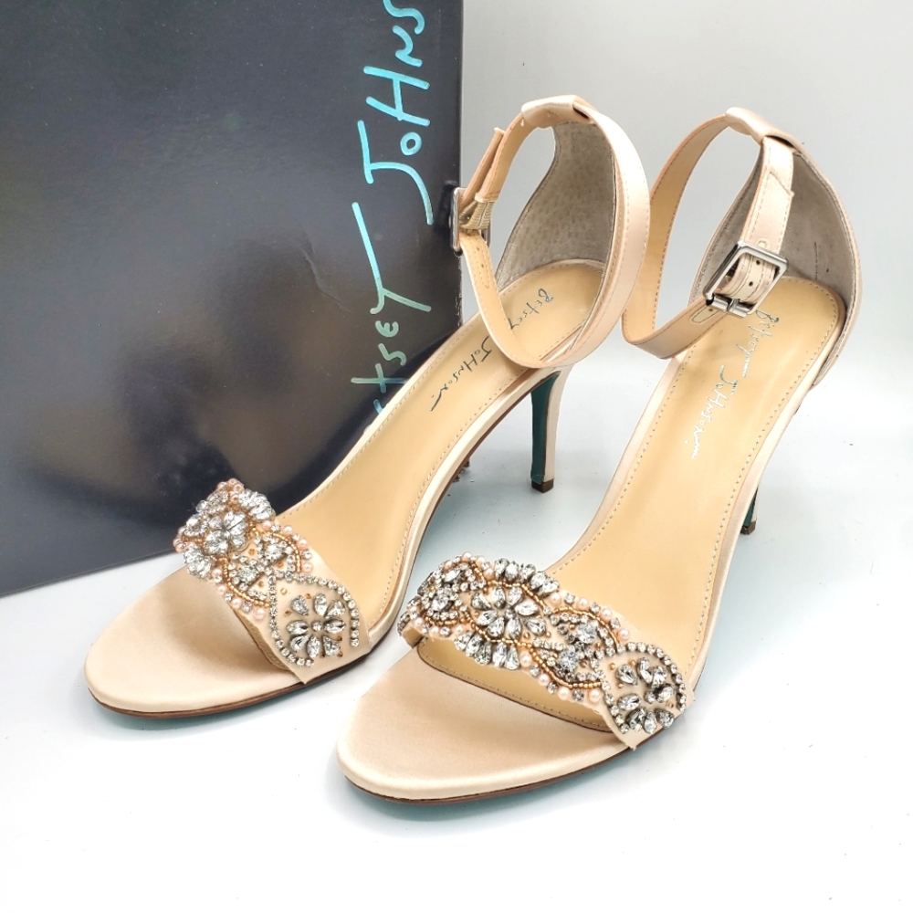 Betsey Johnson Gina heels, Champagne, NIB